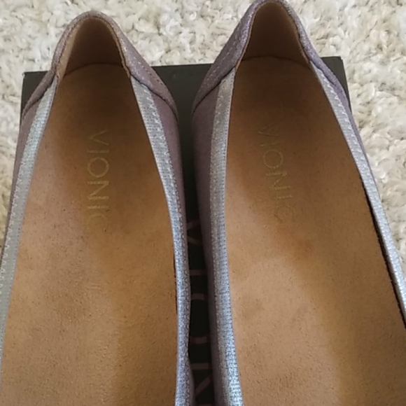 Vionic Flats - Picture 6 of 8